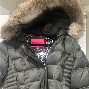 Betsey Johnson Olive Puffer Coat with Faux Fur Trim Women’s L EUC